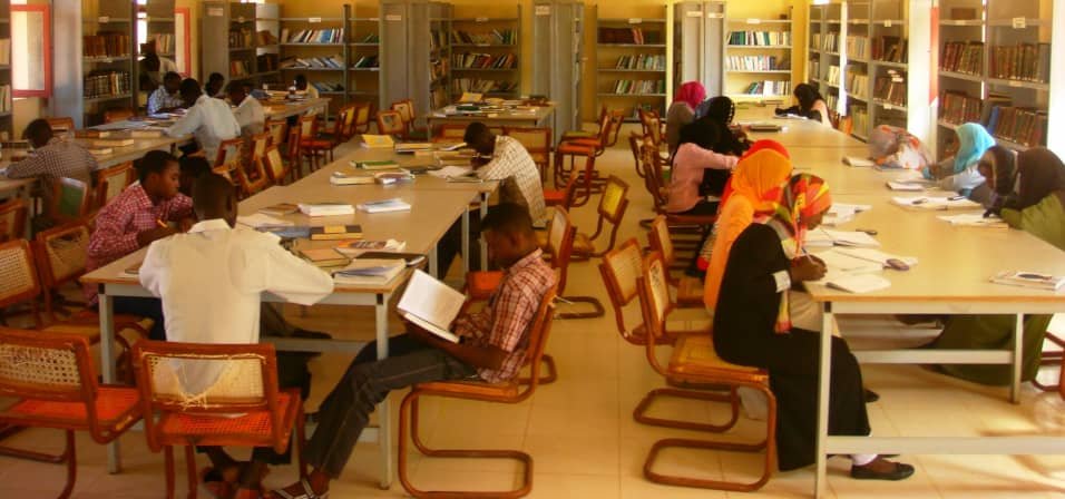 طلاب جامعة السلام