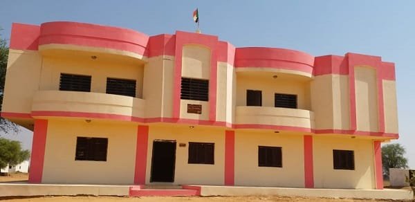 مبنى كلية هندسة النفط والمياه